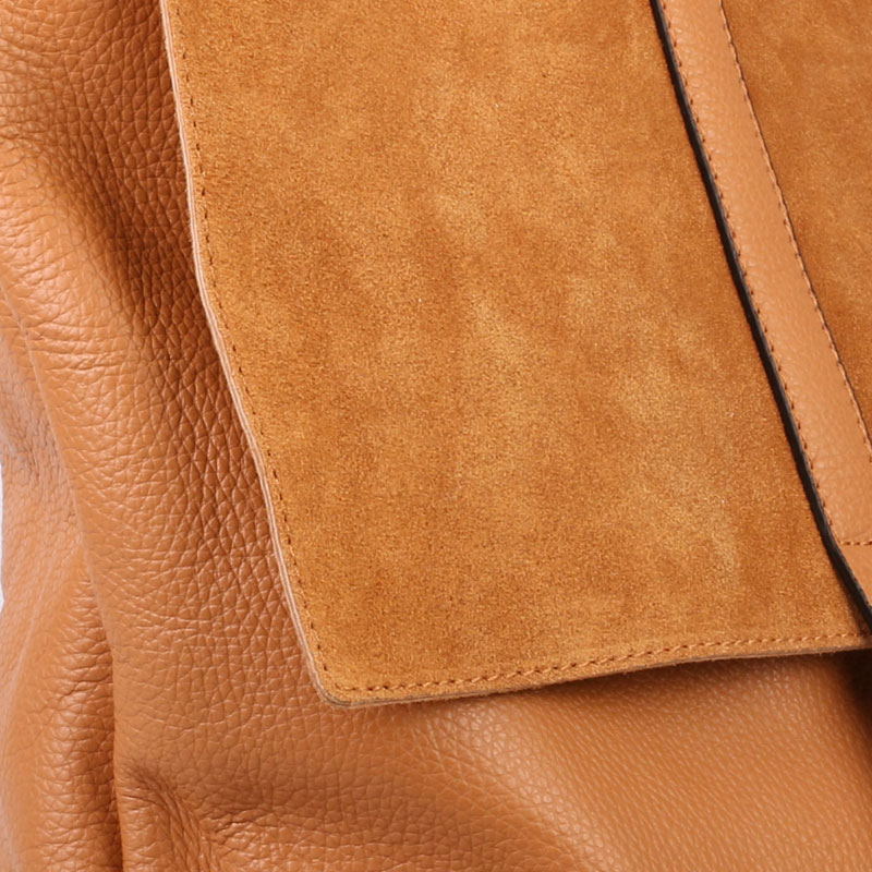 Detail kožené kabelky