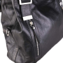 Prostorná kožená kabelka přes rameno Itálie černá Roberta s detailem